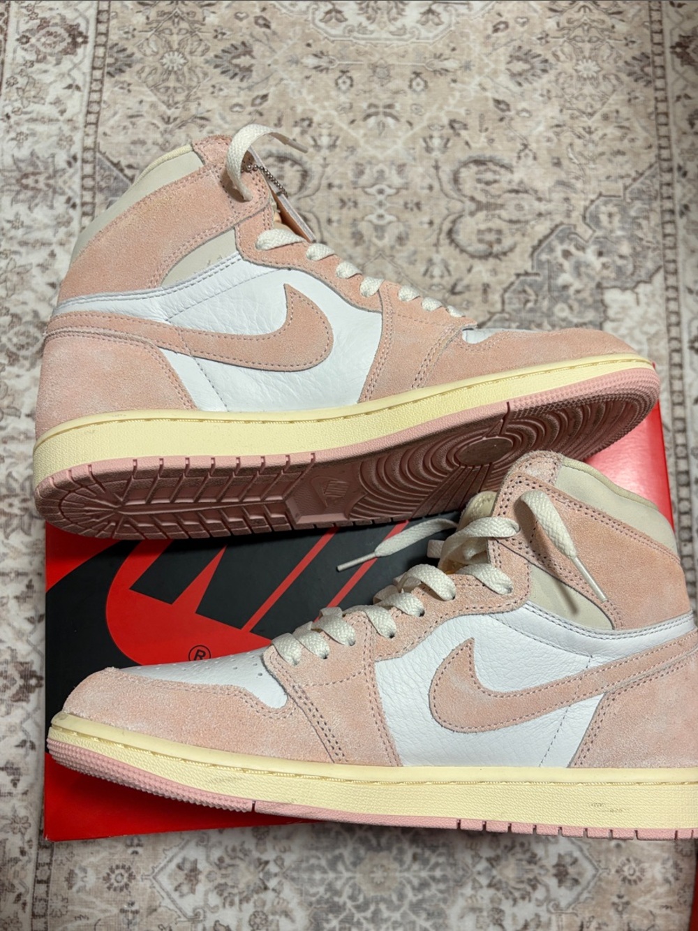 2023 Wmns Air Jordan 1 Retro High OG 9.5